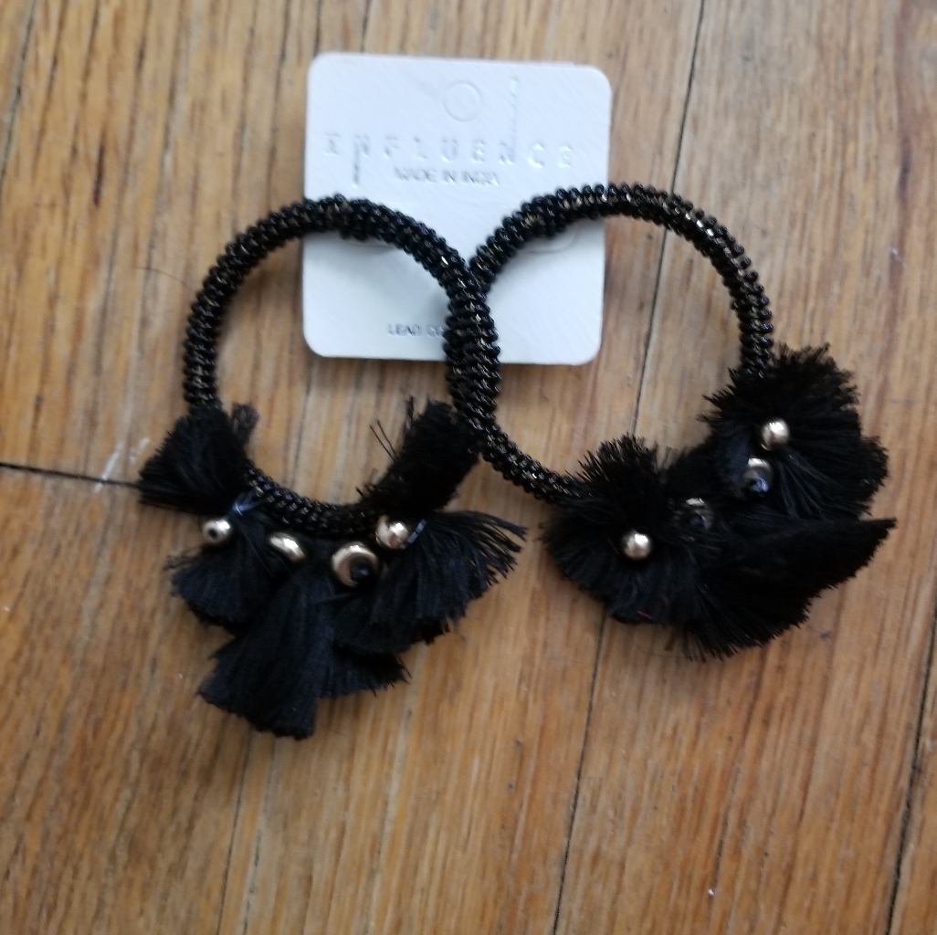 320 Trendy Earrings 10$